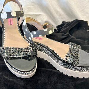 Betsey Johnson Polka Dot Floral Sequin Wedge Sandals | Size 8